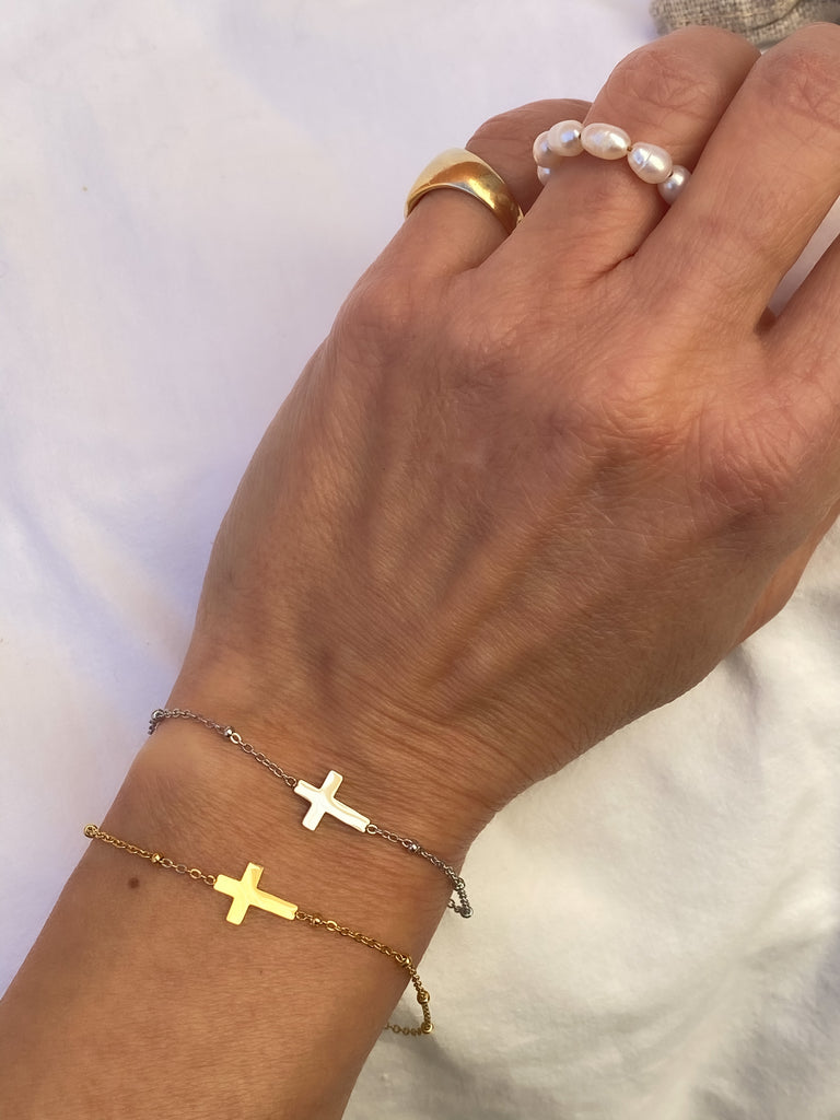 Bracelet croix et chaîne boule accumulation - La Maison Toulonnaise